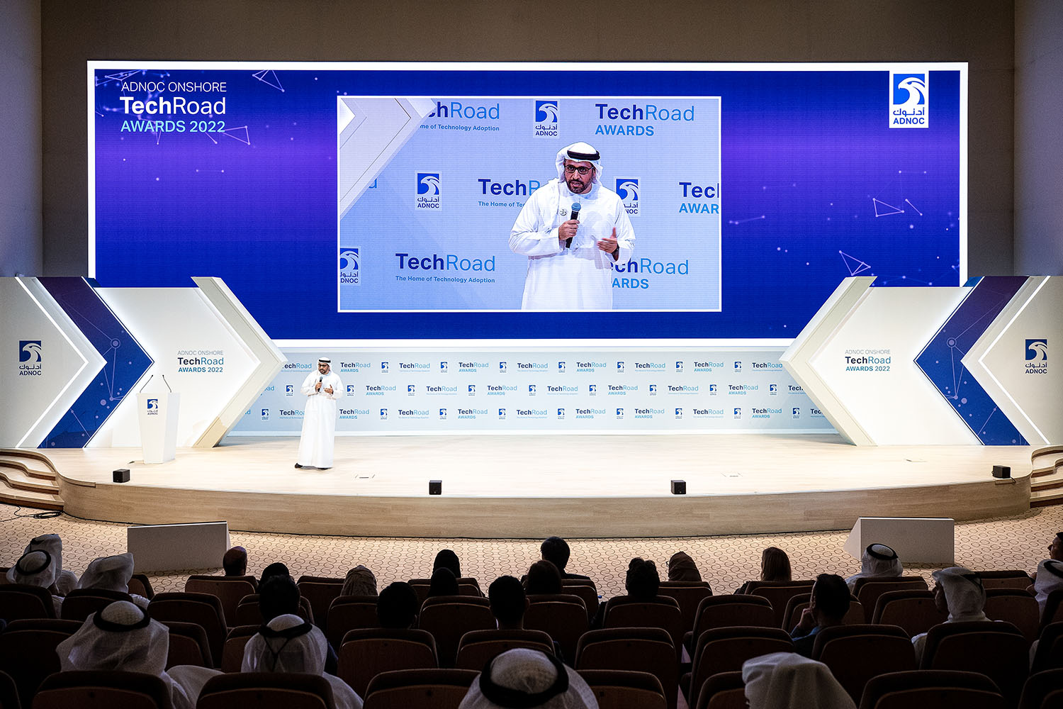 adnoc-techroad-awards-stage-speaker-presentation-2022