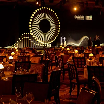 awards-gala-dinner-circular-light-installations-uae.webp