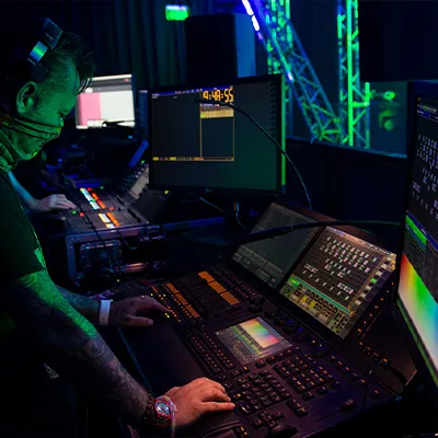 concert-live-show-lighting-console-operator