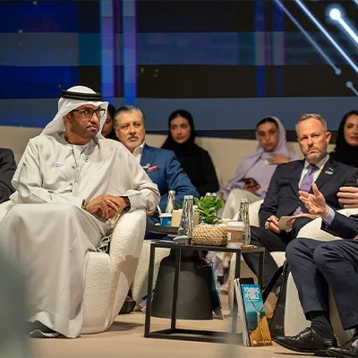 conference-panel-discussion-emirati-speaker-dubai-uae-audio-visual-production.webp