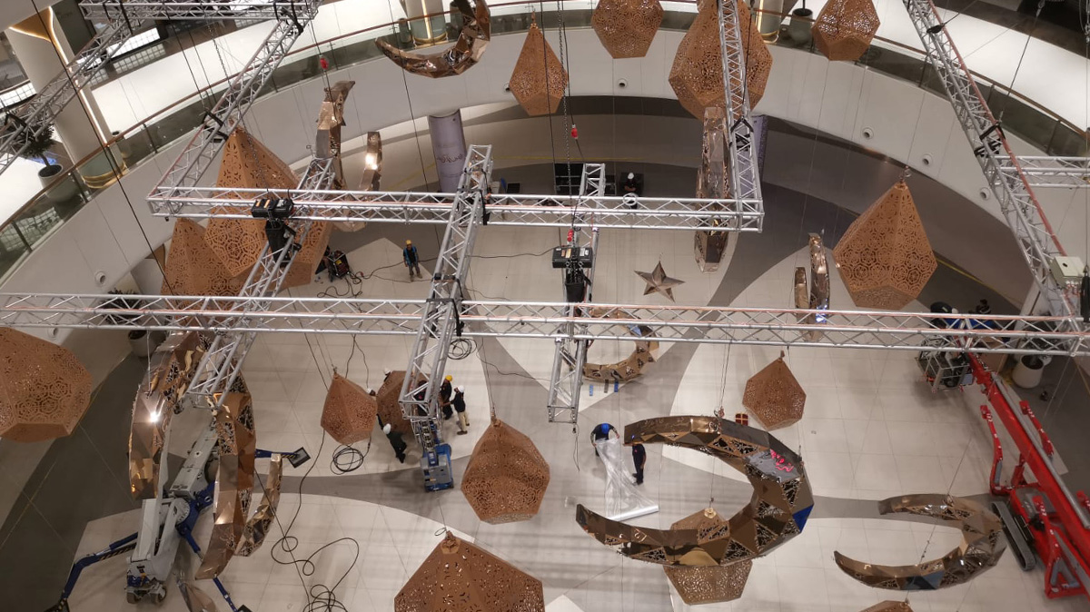 dubai-mall-ramadan-ceiling-truss-installation-2024