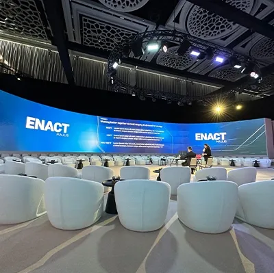 enact-live-event-curved-led-screen-conference-setup-uae.webp