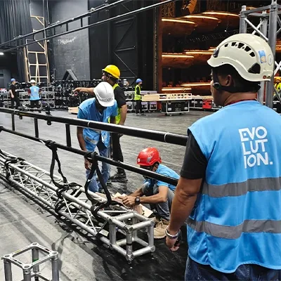 evolution-crew-truss-assembly-behind-scenes-uae