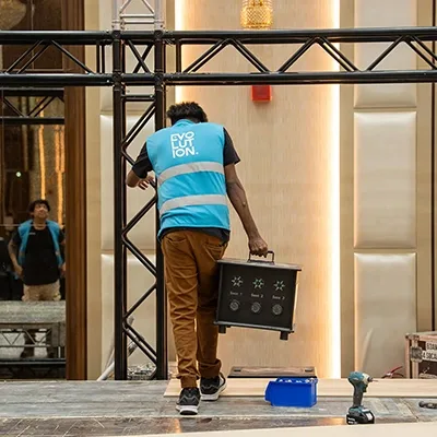 evolution-technician-stage-equipment-setup-uae