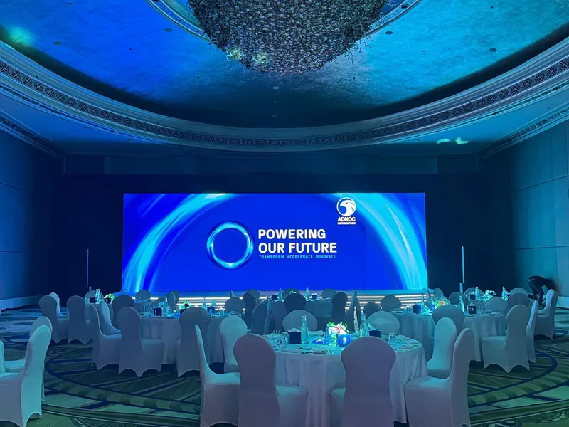 adnoc-capital-markets-day-led-stage-banquet-layout-abu-dhabi