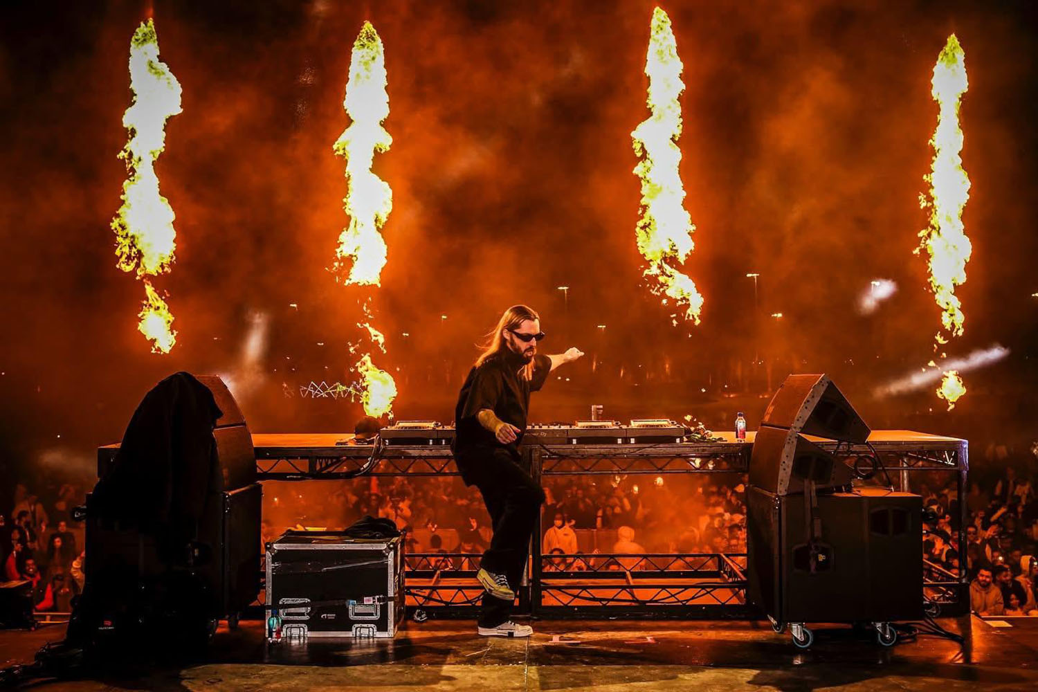 liv-golf-riyadh-2025-dj-pyrotechnic-performance