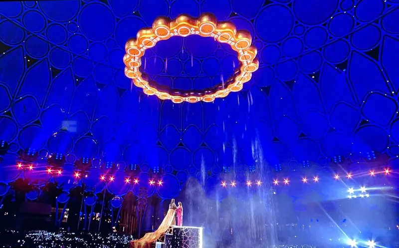 expo-2020-closing-ceremony-gold-ring-rain-curtain