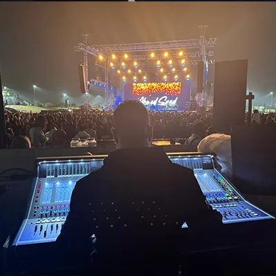 front-of-house-audio-engineer-live-concert