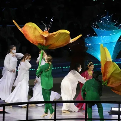 giant-flower-props-opening-ceremony-performance-uae