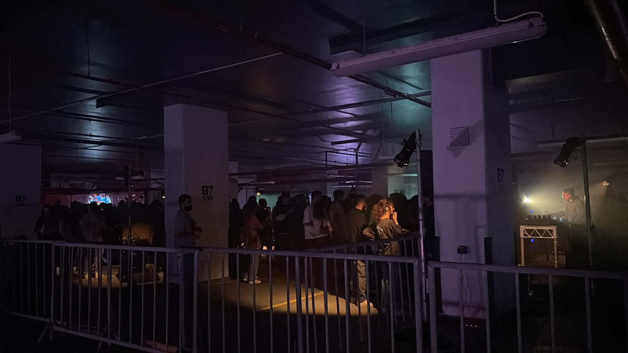 icd-underground-party-crowd-and-dj-lighting