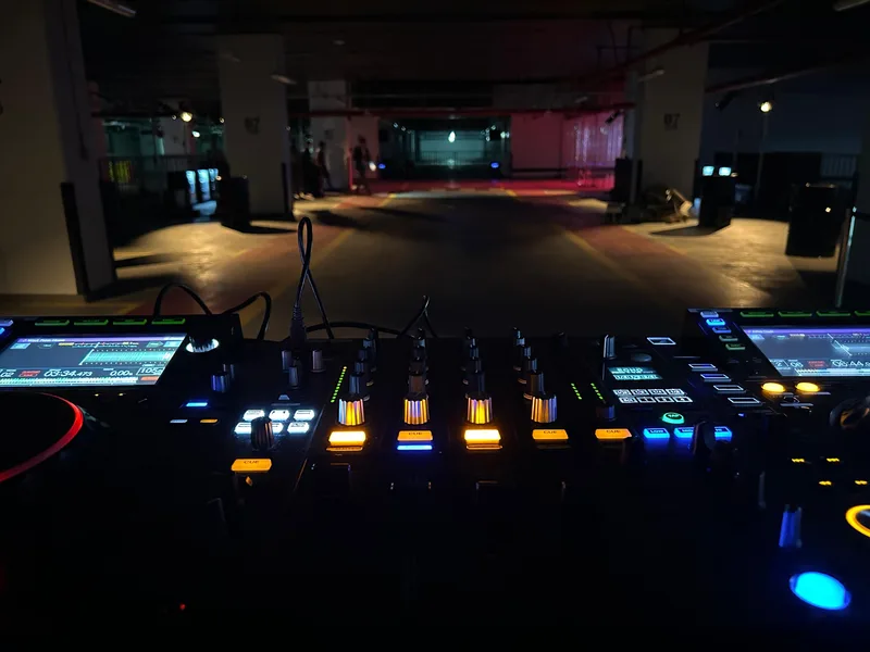 icd-underground-party-dj-mixer-venue-view