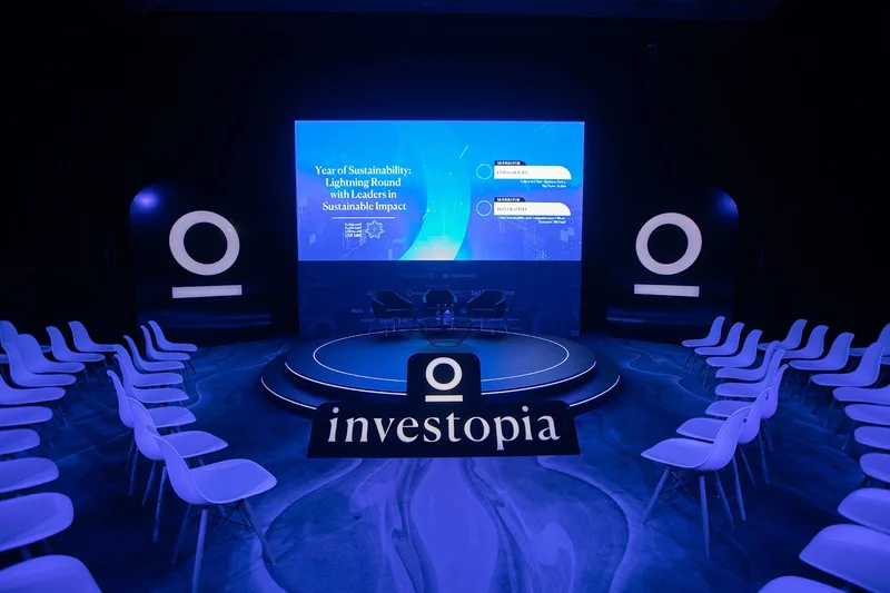 investopia-2023-sustainability-panel-stage-lighting