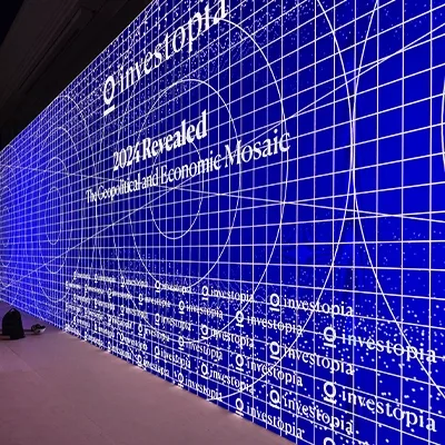 investopia-2024-curved-led-wall-geopolitical-mosaic-uae.webp