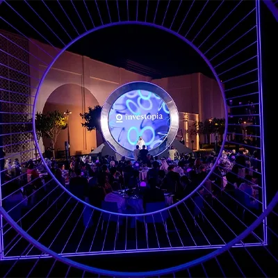 investopia-outdoor-circular-led-screen-evening-event-uae.webp