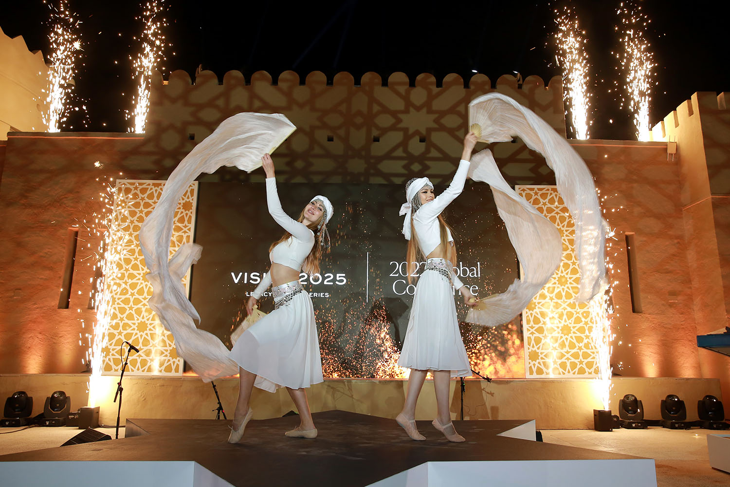kerzner-global-awards-dancers-fireworks-performance-2022