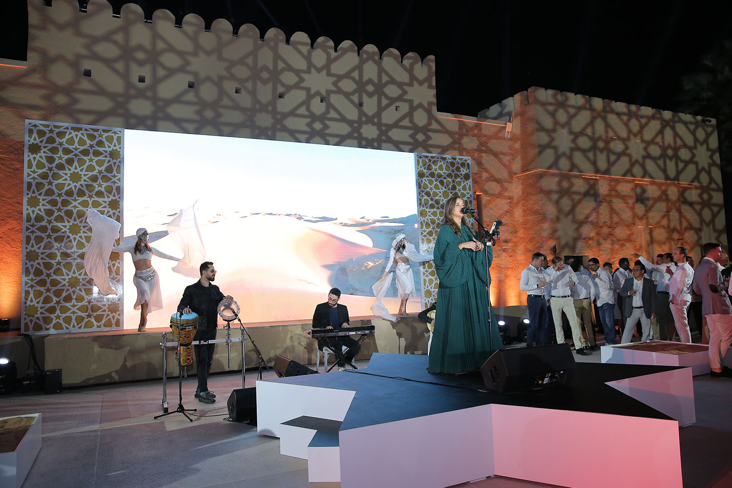 kerzner-global-awards-singer-stage-performance-2022