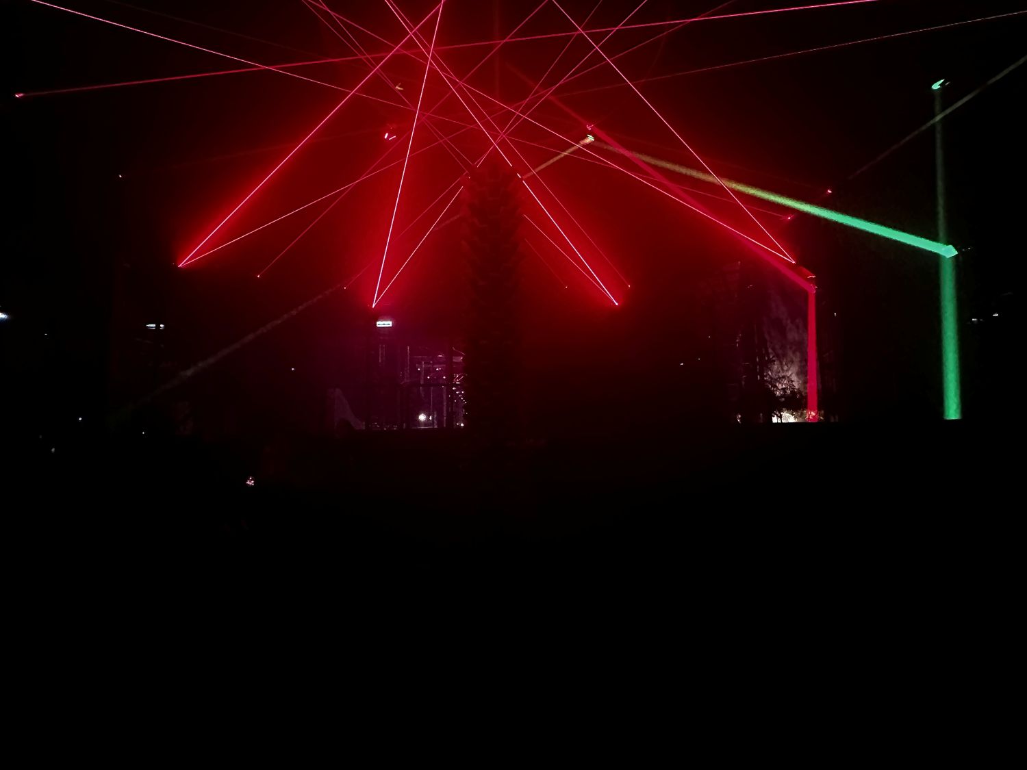 khalid-shafar-structure-red-green-laser-show-2024