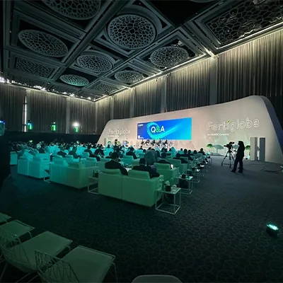 live-event-conference-stage-led-screen-fertiglobe-qa-session.webp