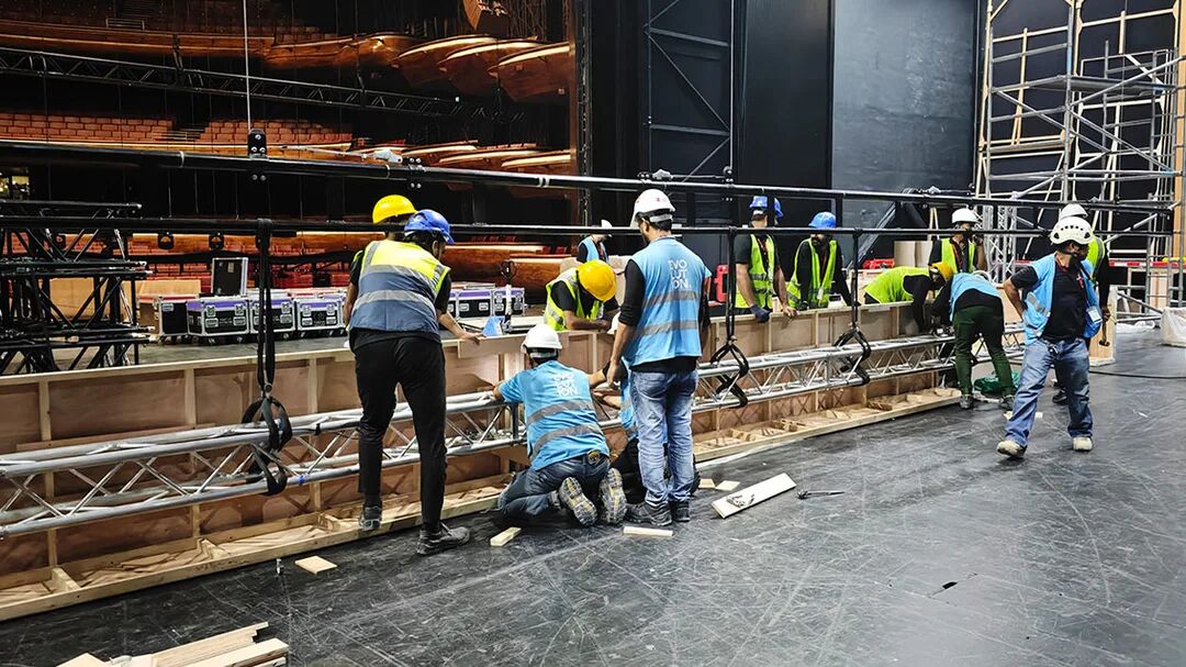 The Load-In Countdown: How a Show Gets Built (and struck) on Time