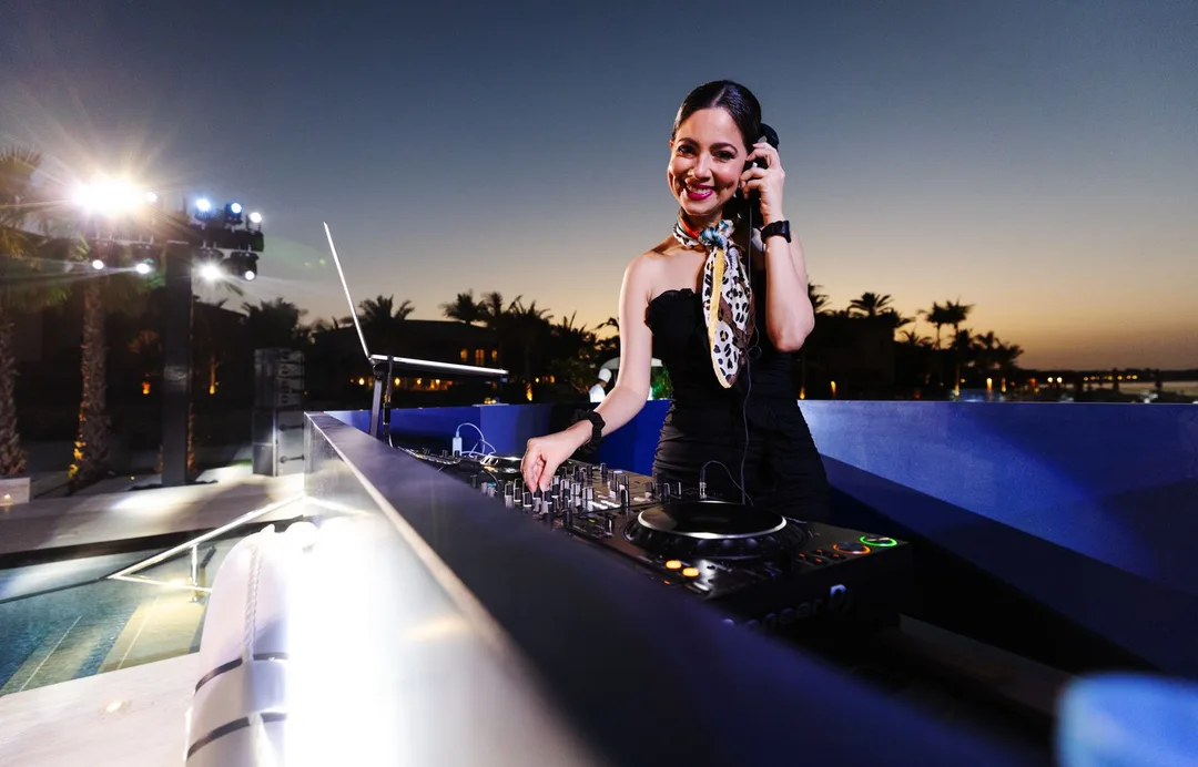 looking-glass-safina-dj-booth-sunset-2024