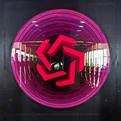 neon-tunnel-infinity-mirror-brand-experience-uae