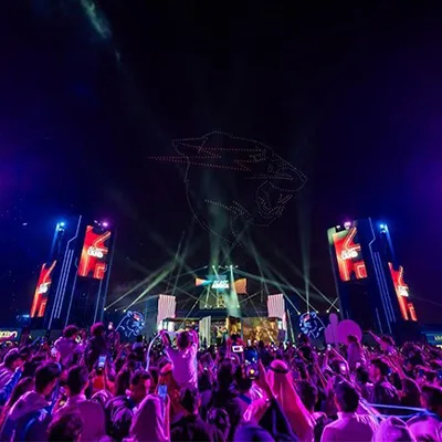outdoor-concert-crowd-stage-led-screens