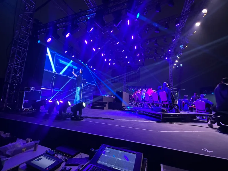 pif-saudi-ladies-international-riyadh-2025-blue-stage-lighting