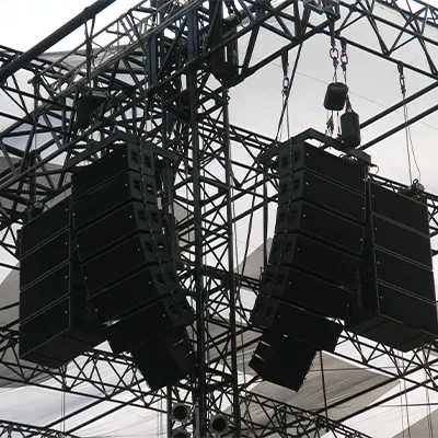 professional-line-array-speakers-truss-rigging-dubai-uae-audio-production.webp