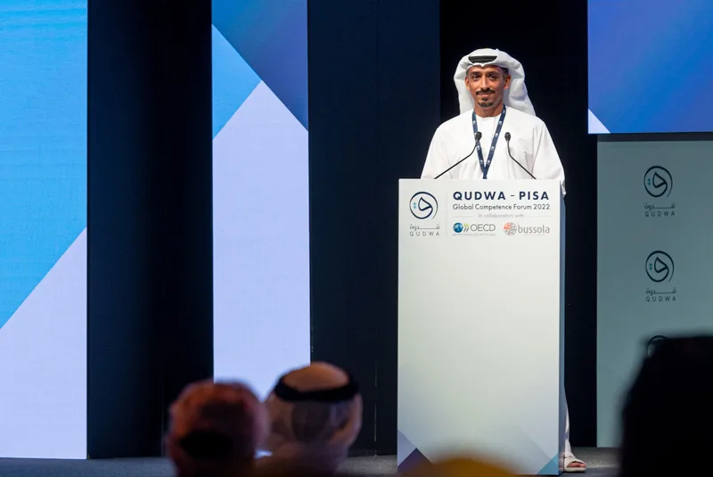 qudwa-pisa-forum-keynote-speaker-podium-dubai-2022