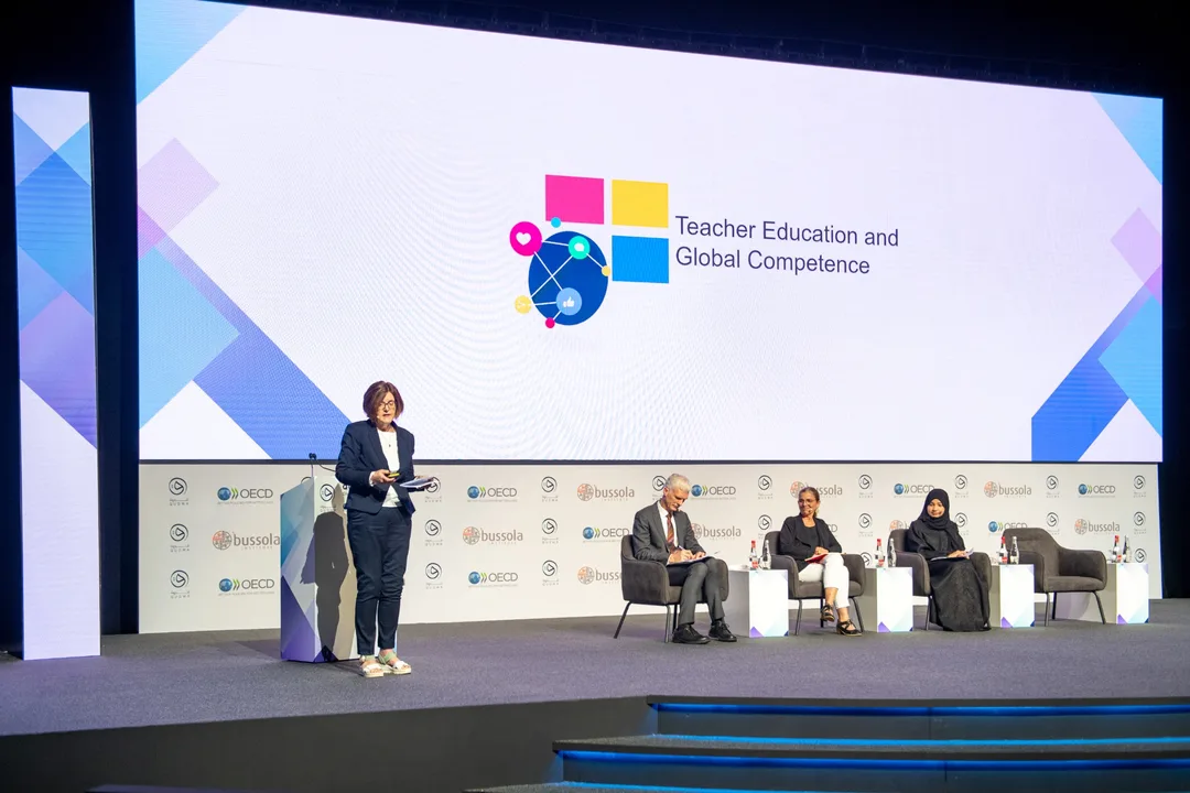 qudwa-pisa-forum-panel-discussion-stage-dubai-2022