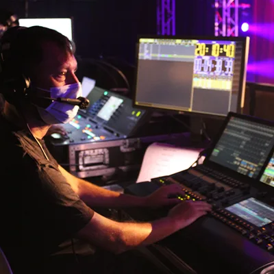 technical-operator-headset-show-communication-control