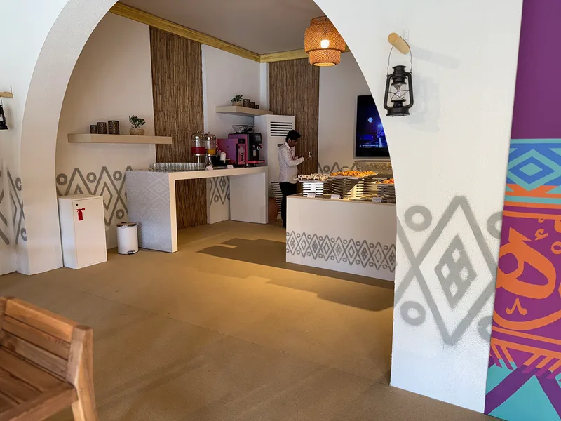 visit-saudi-dubai-cafe-service-area-2024