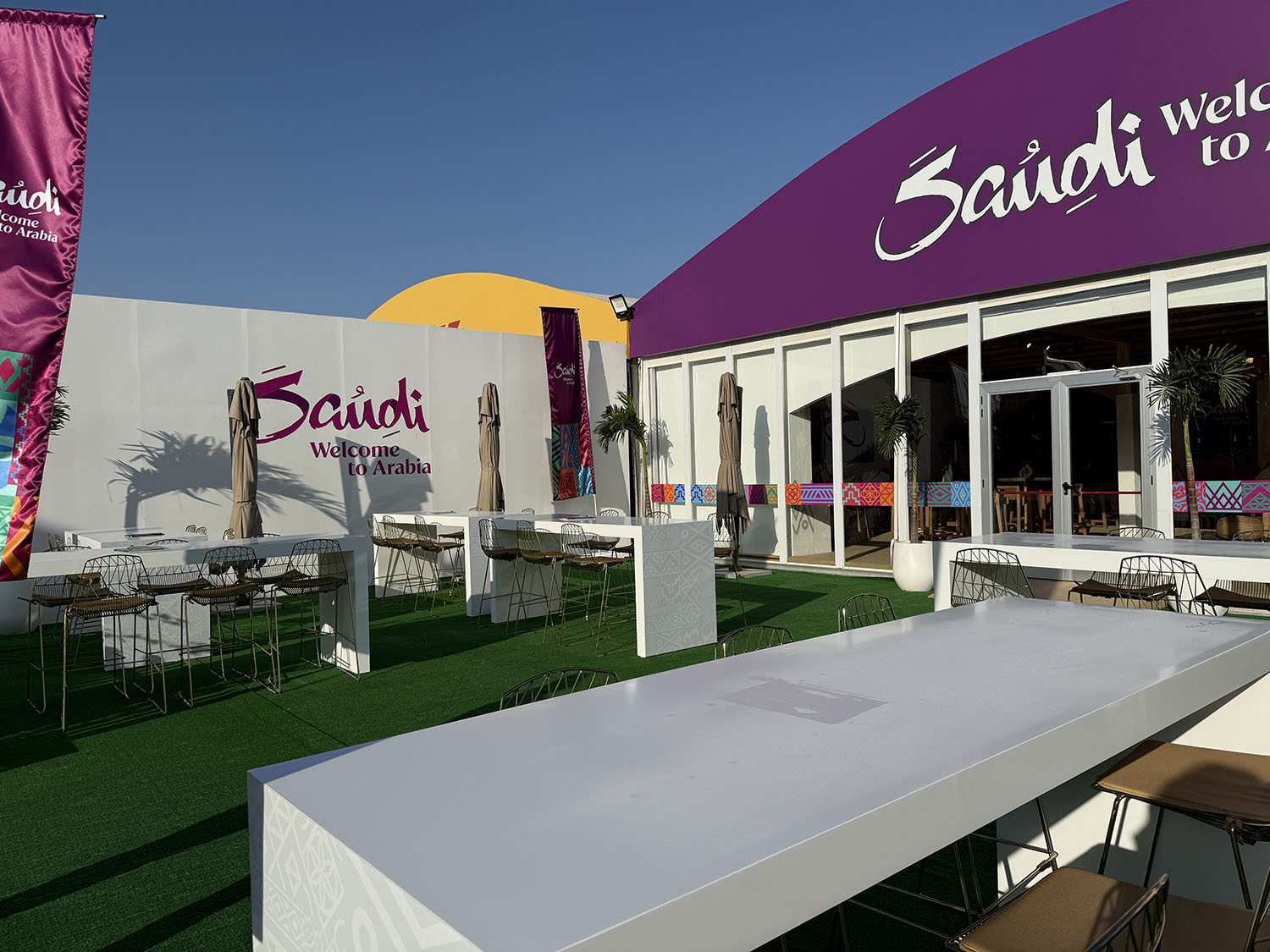 visit-saudi-dubai-outdoor-terrace-seating-2024